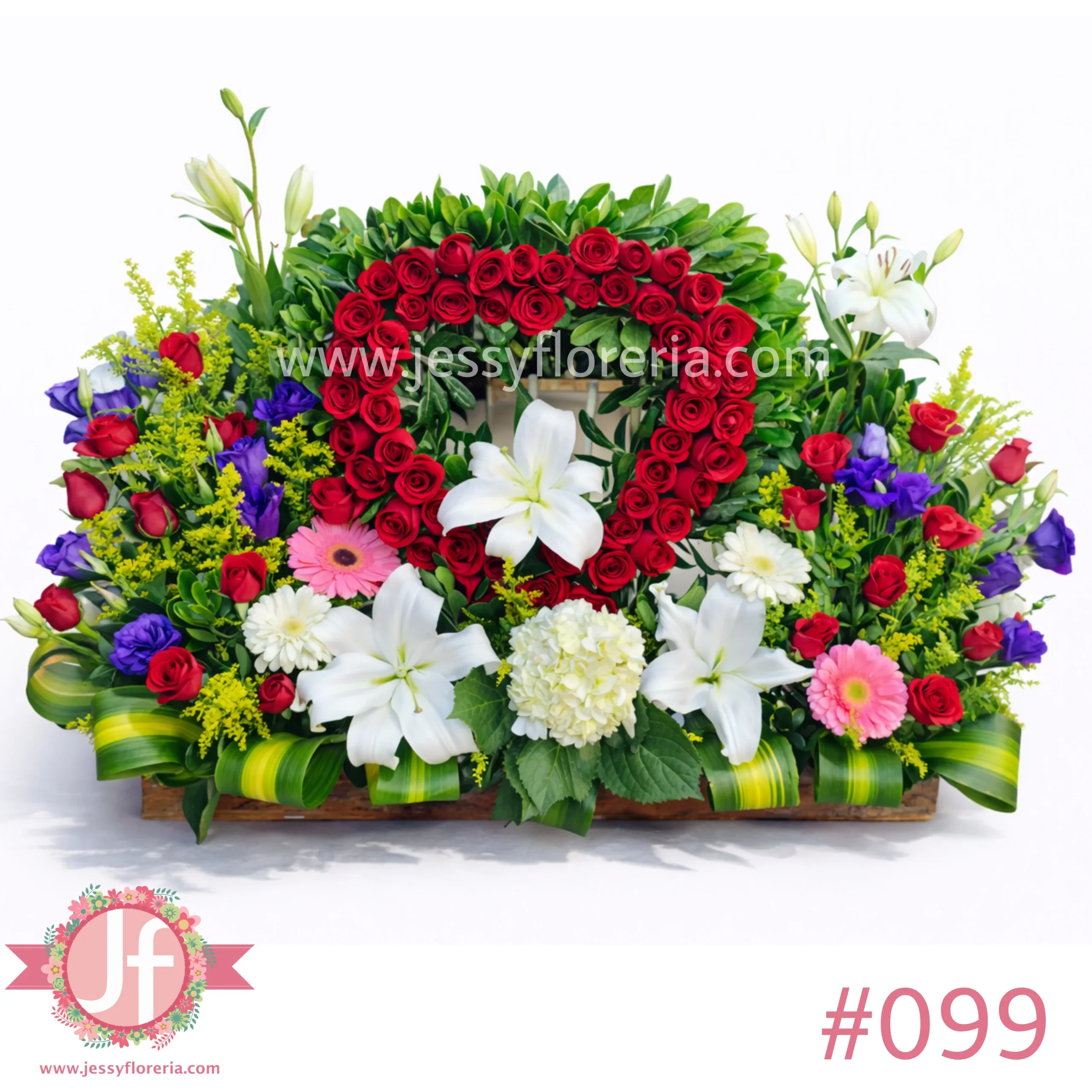 jardin con corazon de rosas arreglo floral en Guadalajara