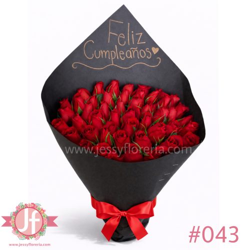 Ramo de 50 rosas en cartulina negra