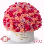 caja blanca con 200 rosas en tonos rosas arreglo floral en Guadalajara