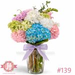 Florero con hortensias de colores en florero de vidrio para envío de flores a domicilio en Guadalajara, Zapopan y zona metropolitana.