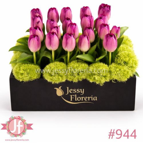 caja con 20 tulipanes y green arreglo floral en Guadalajara