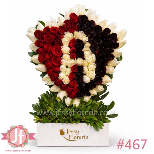 escudo del atlas con rosas rojas arreglo floral en Guadalajara