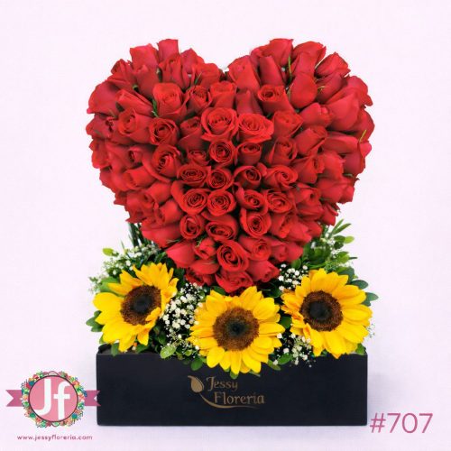 Corazón de 100 rosas con 3 girasoles