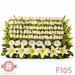 jardinera funeraria 100 rosas blancas en escalera Guadalajara