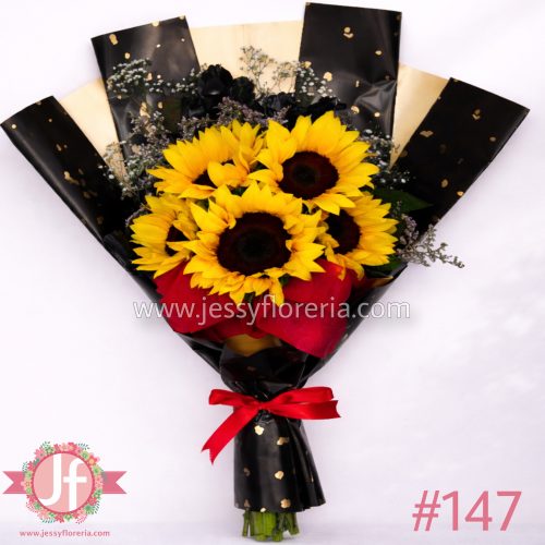 Bouquet con 5 girasoles y 10 rosas negras para envío de flores a domicilio en Guadalajara, Zapopan y zona metropolitana.