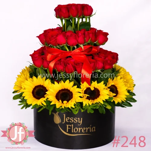 Pirámide de 100 rosas rojas y girasoles frescos para envío de flores a domicilio en Guadalajara, Zapopan, Tlaquepaque y Tonalá.