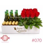 caja con cerveza rosas y chocolates arreglo floral en Guadalajara