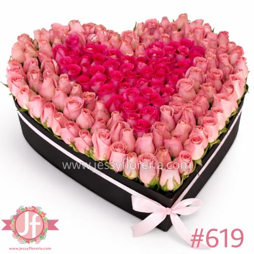 corazon con 150 rosas rositas y fiusha arreglo floral Guadalajara