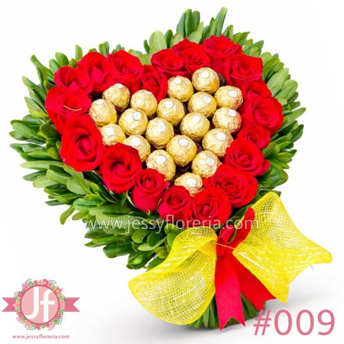 corazon de rosas rojas y ferrero arreglo floral en Guadalajara