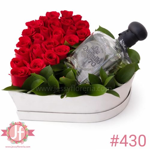 Corazón con 25 rosas y botella don Julio