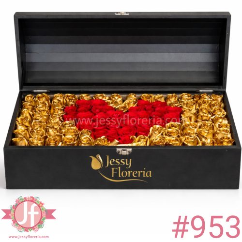 cofre negro rosas doradas con corazon rojo arreglo floral Guadalajara