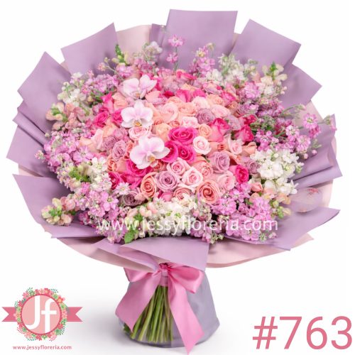 ramo 100 rosas tonos rosas matiolas orquideas arreglo floral Guadalajara