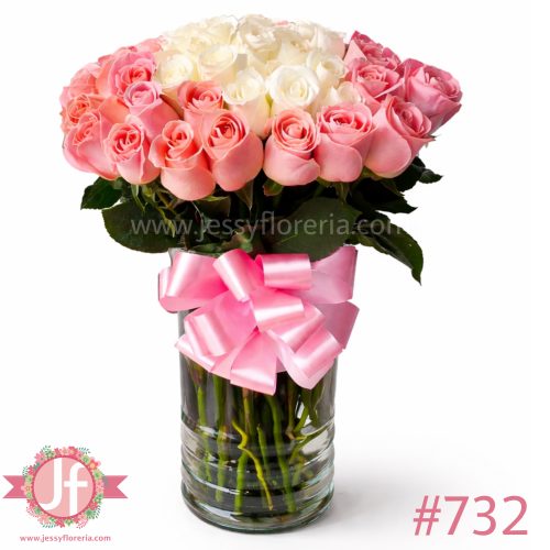florero con 50 rosas blancas y rosas arreglo floral en Guadalajara