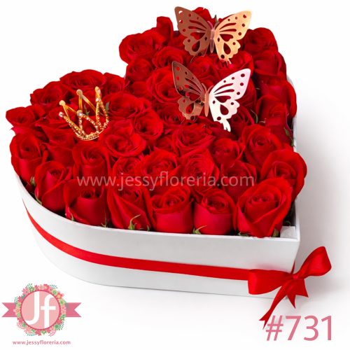 corazon 50 rosas rojas con corona y mariposas arreglo floral Guadalajara