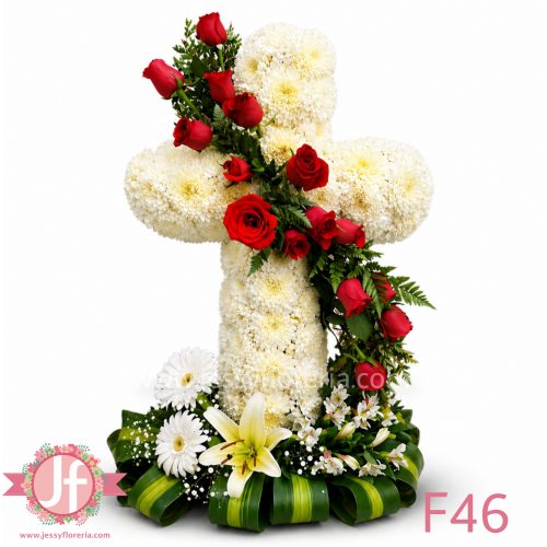 cruz con rosas arreglo funerario Guadalajara